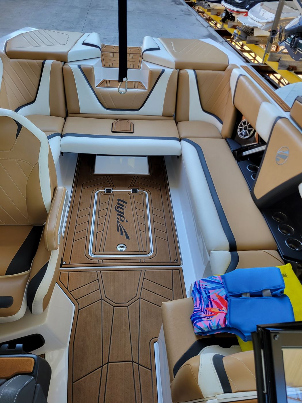 Lake Travis Boat Detailer