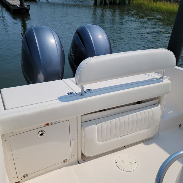 2018 Robalo 26 Heavy Oxidation