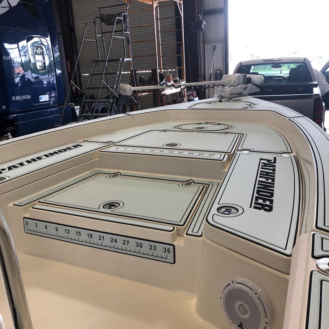 Pathfinder 2400 Center Console SeaDek
