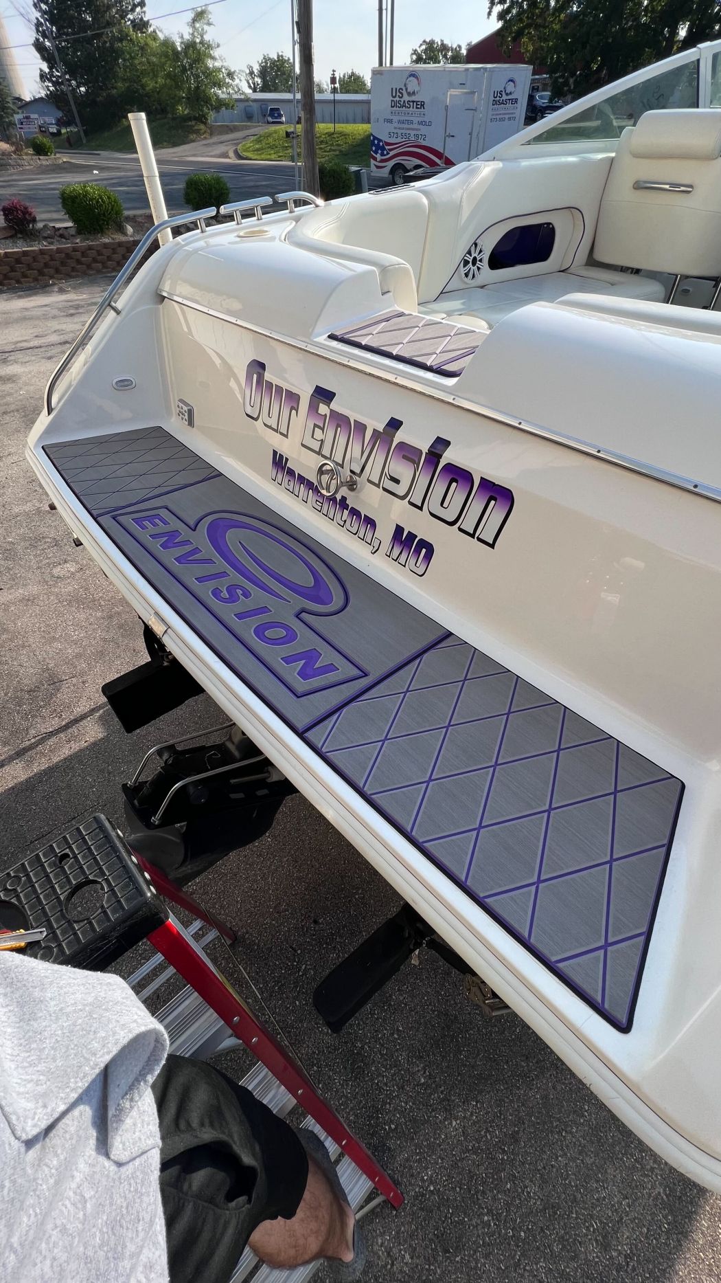 2004 Envision 32 Marine Flooring