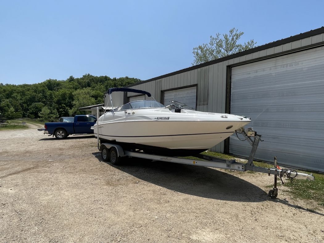 Regal 2400 Powerboat