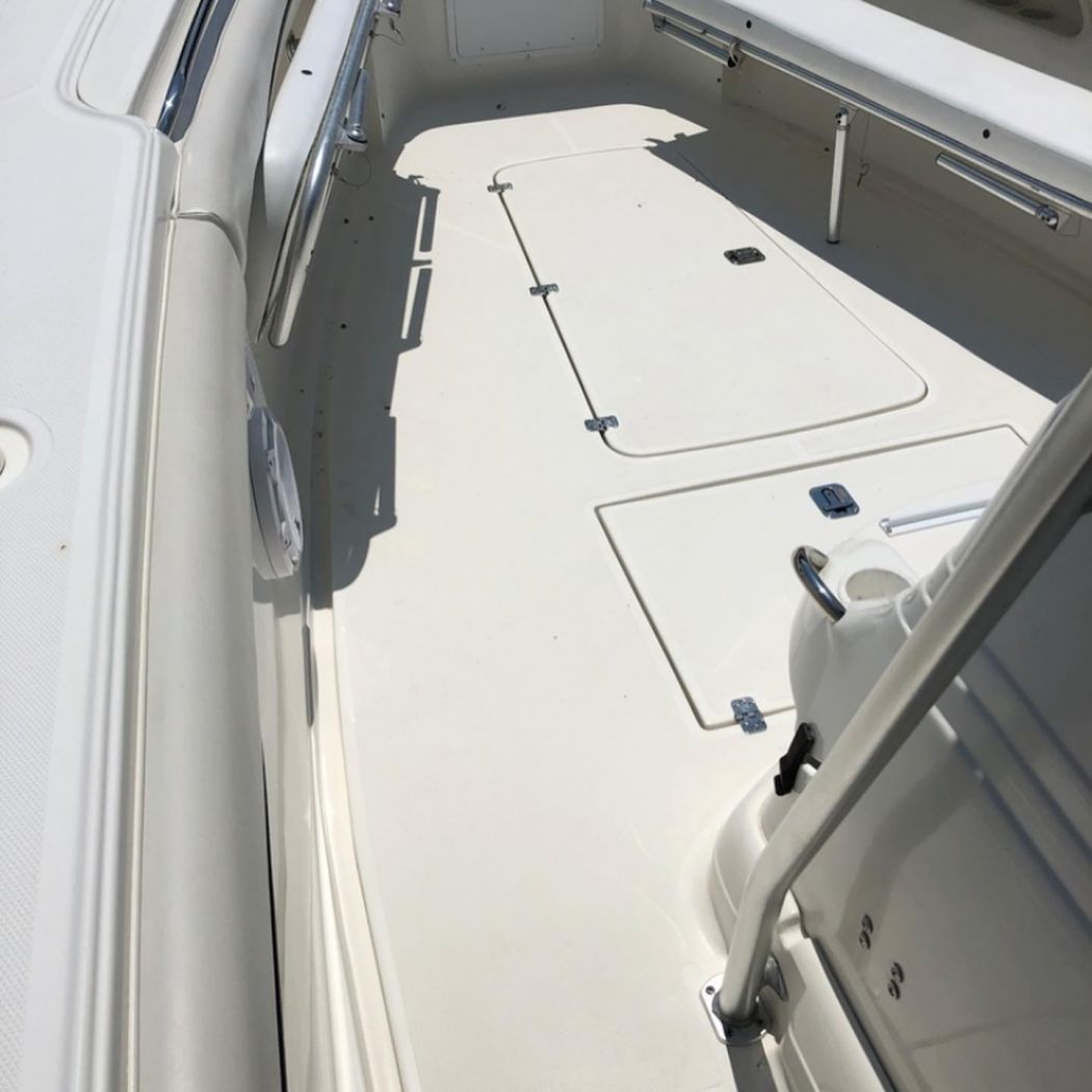 Wellcraft Center Console SeaDek Flooring