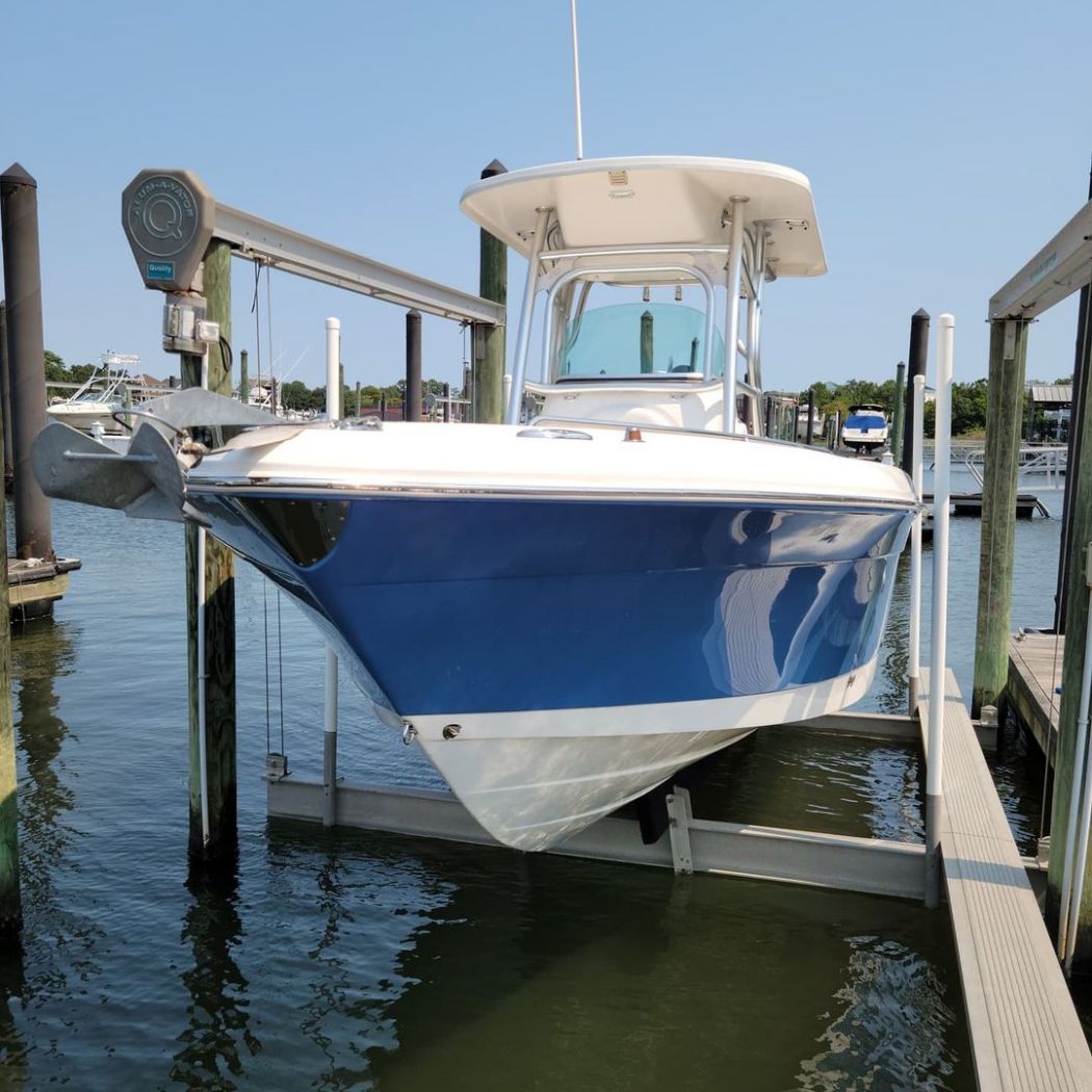 2018 Robalo 26 Heavy Oxidation