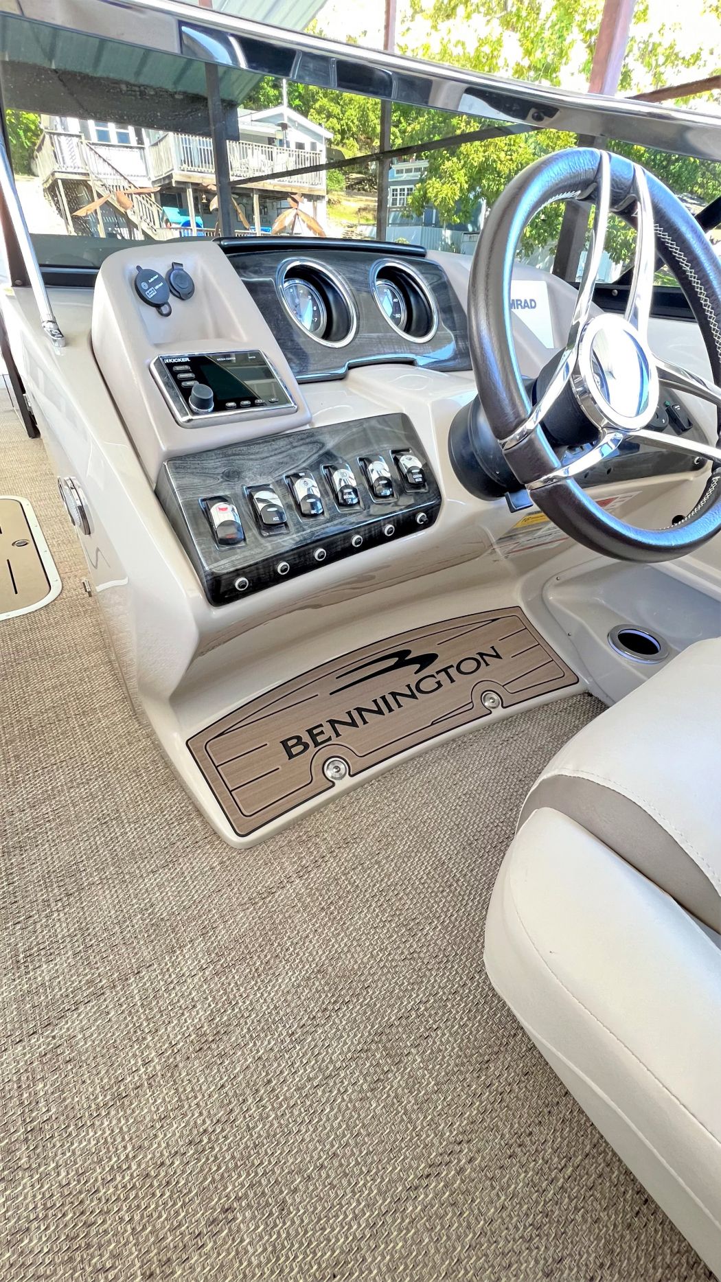 2017 Bennington QX Helm Pads
