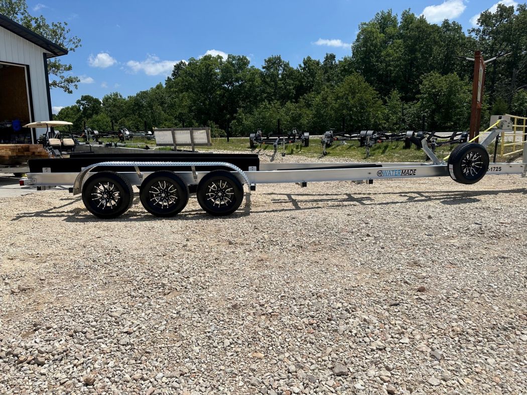 300 LS Crownline Trailer