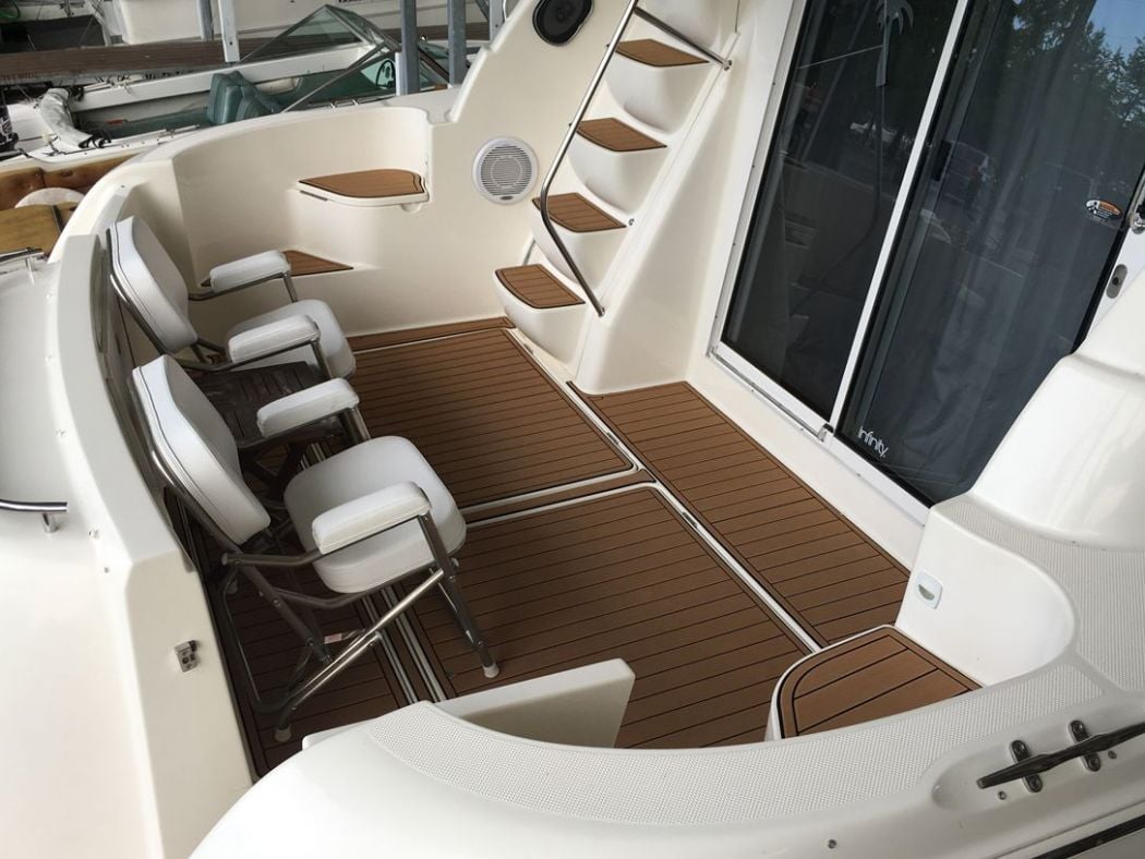Meridian 411 SeaDek Installation