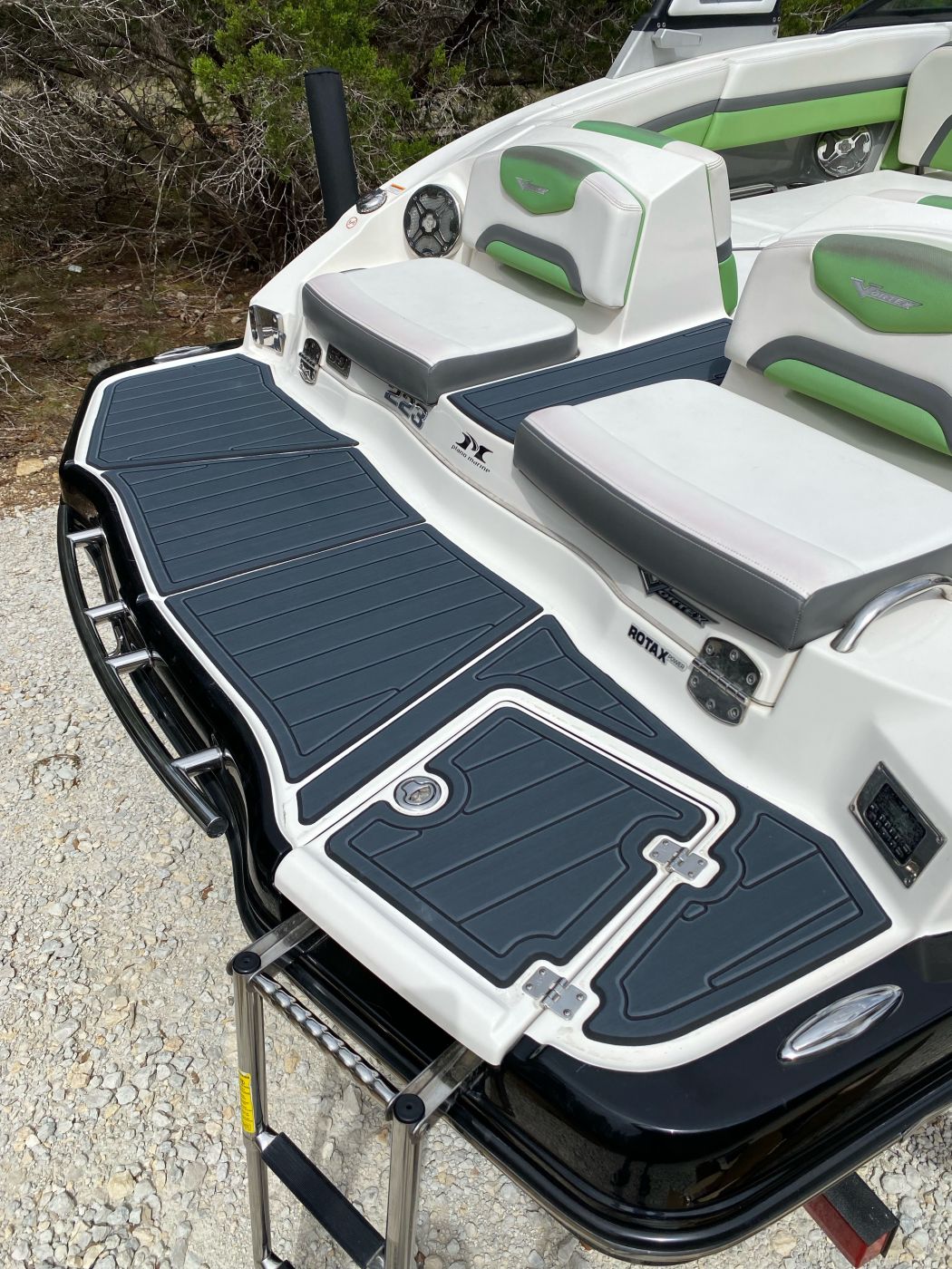 Chaparral 223 VRX SeaDek Installation