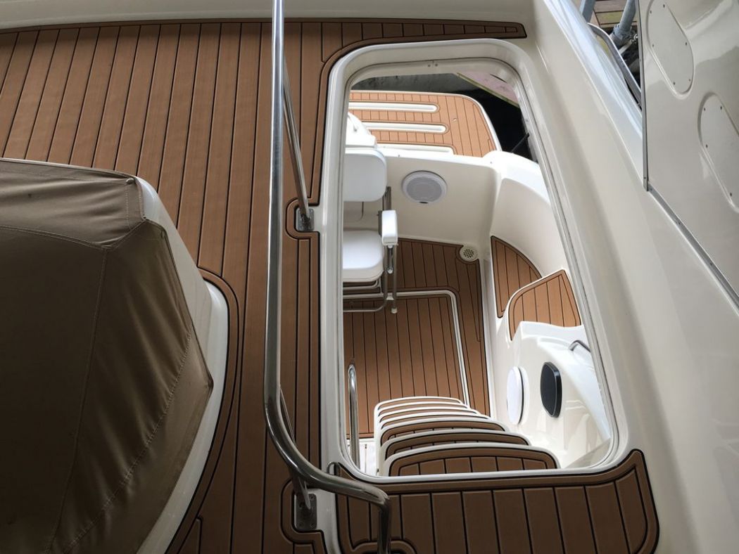 Meridian 411 SeaDek Installation