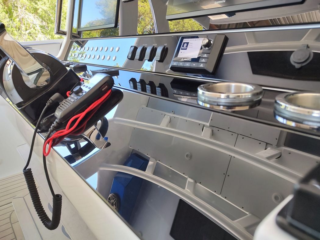 Concept 4400 Boat Detailing