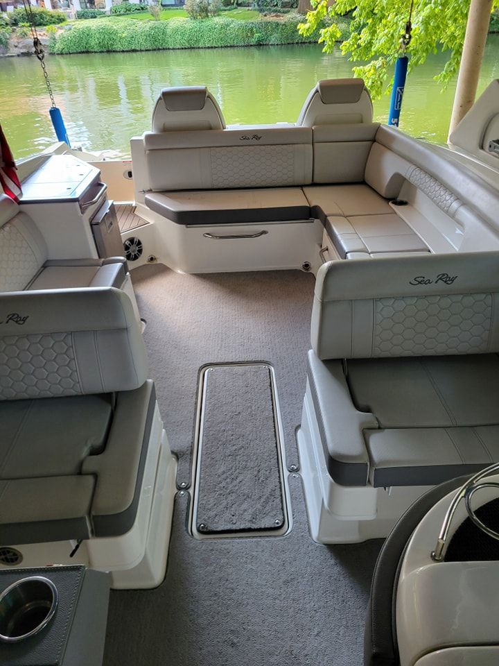 Sea Ray Bowrider Boat Detailing