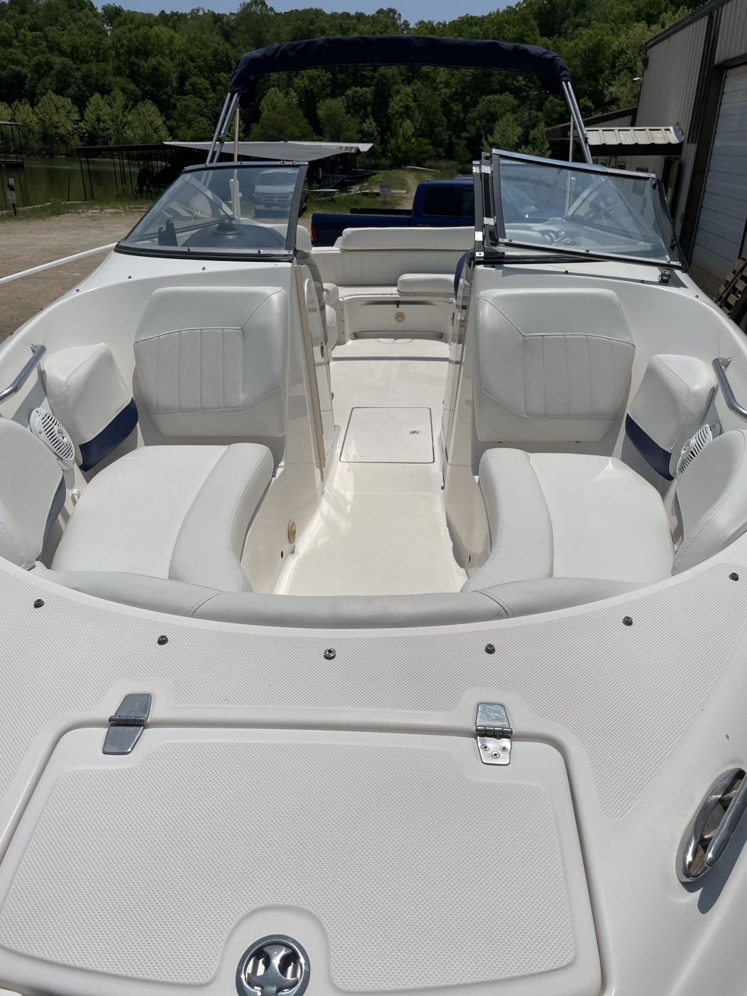 Regal 2400 Powerboat
