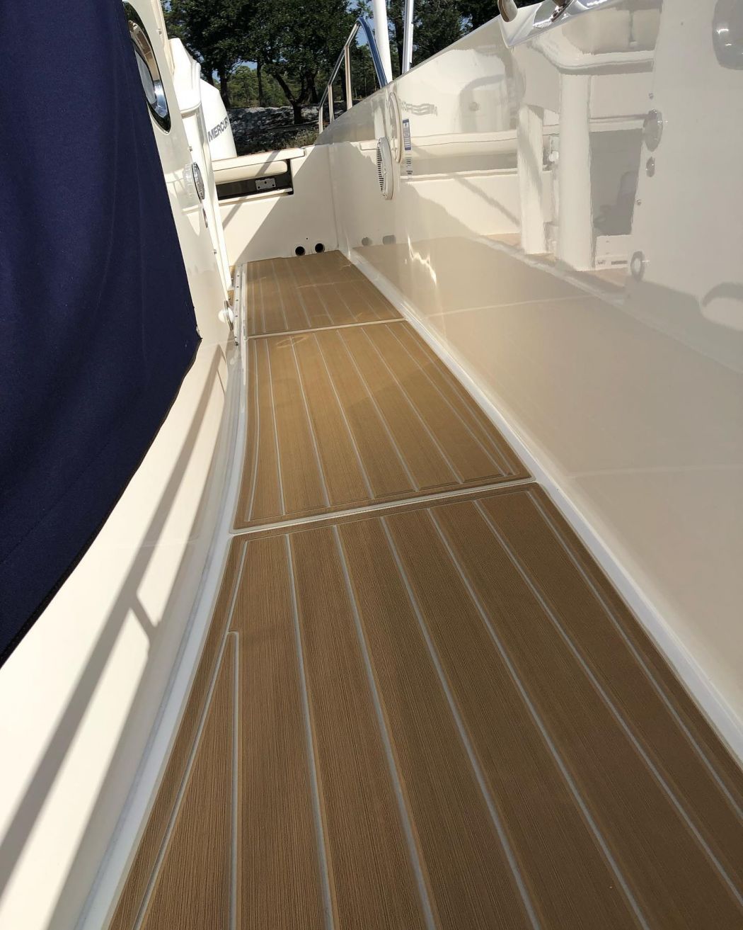 Boston Whaler 270 SeaDek Flooring