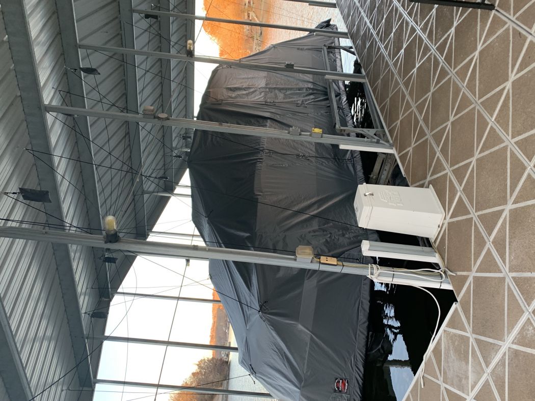 Custom Automatic Pontoon Cover