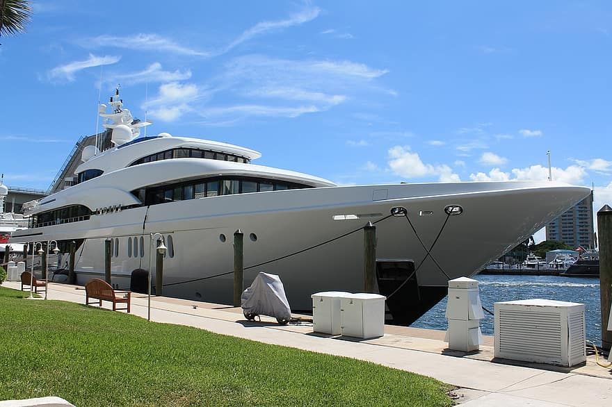 YACHTS