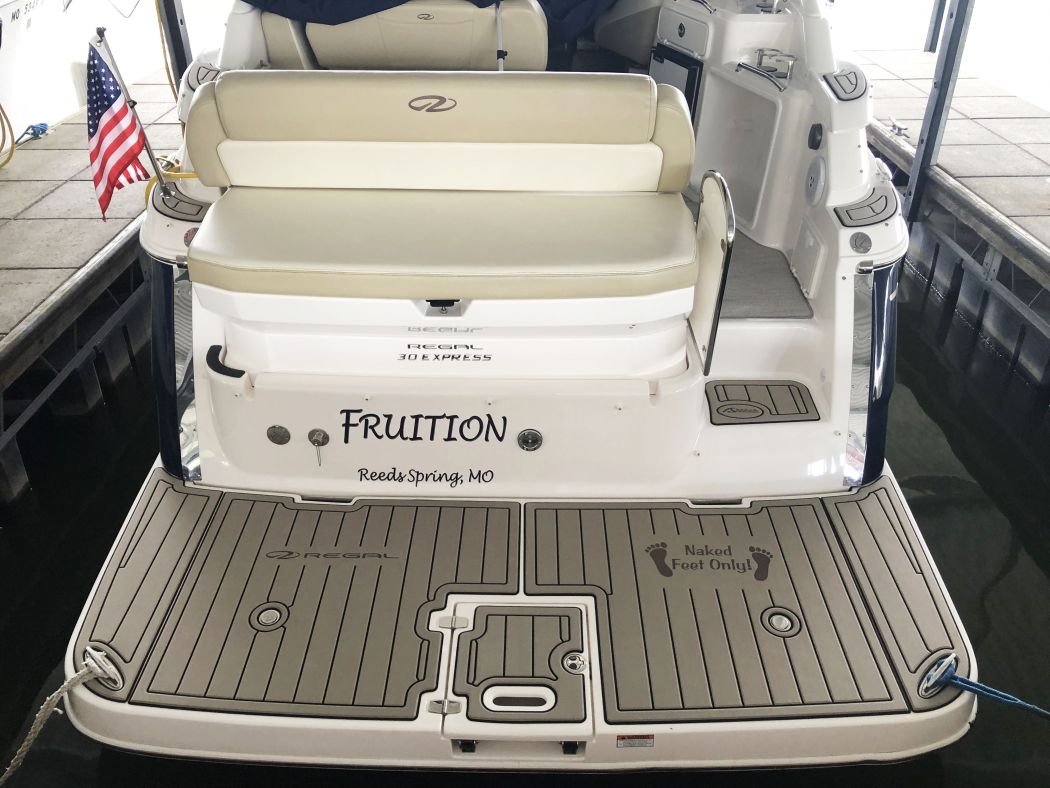 2012 Regal 30 Express AquaTraction