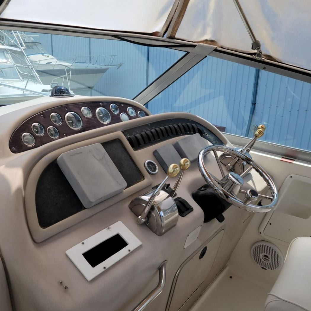 Sea Ray Helm And Seat Cleaning