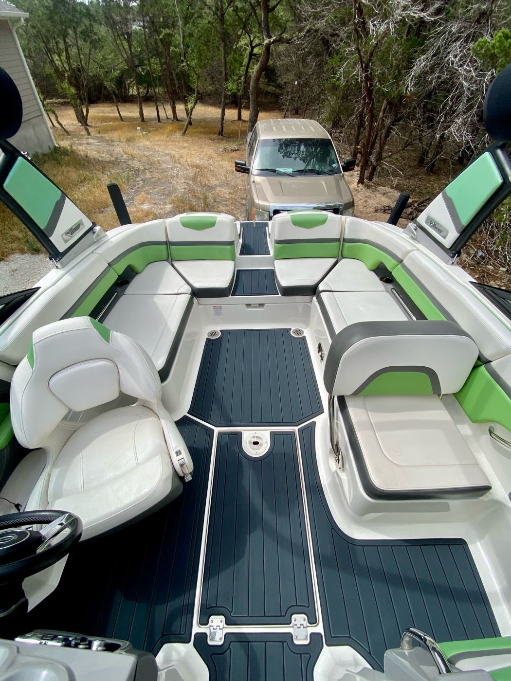 Chaparral 223 VRX SeaDek Installation