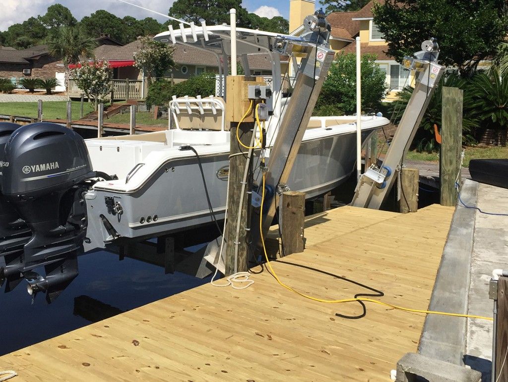 Golden Boat Lifts Panama City