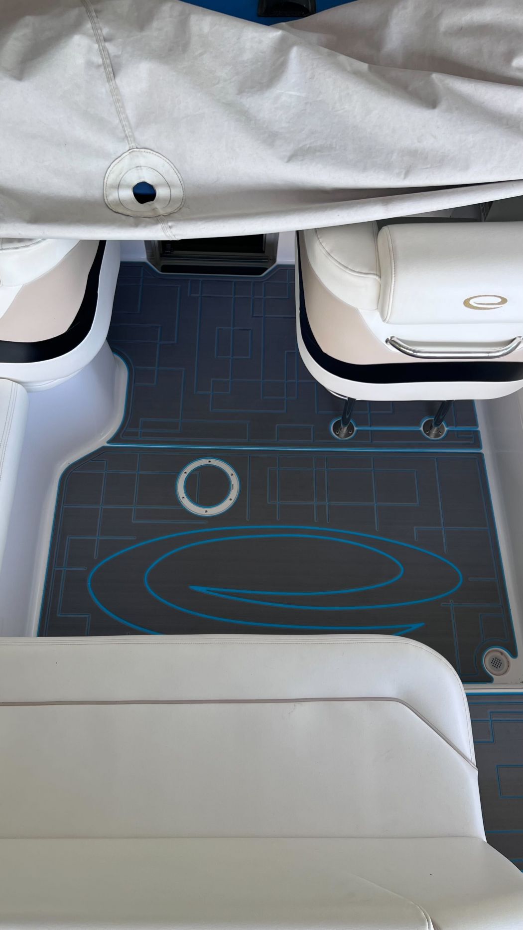 2006 Envision 26 Marine Flooring