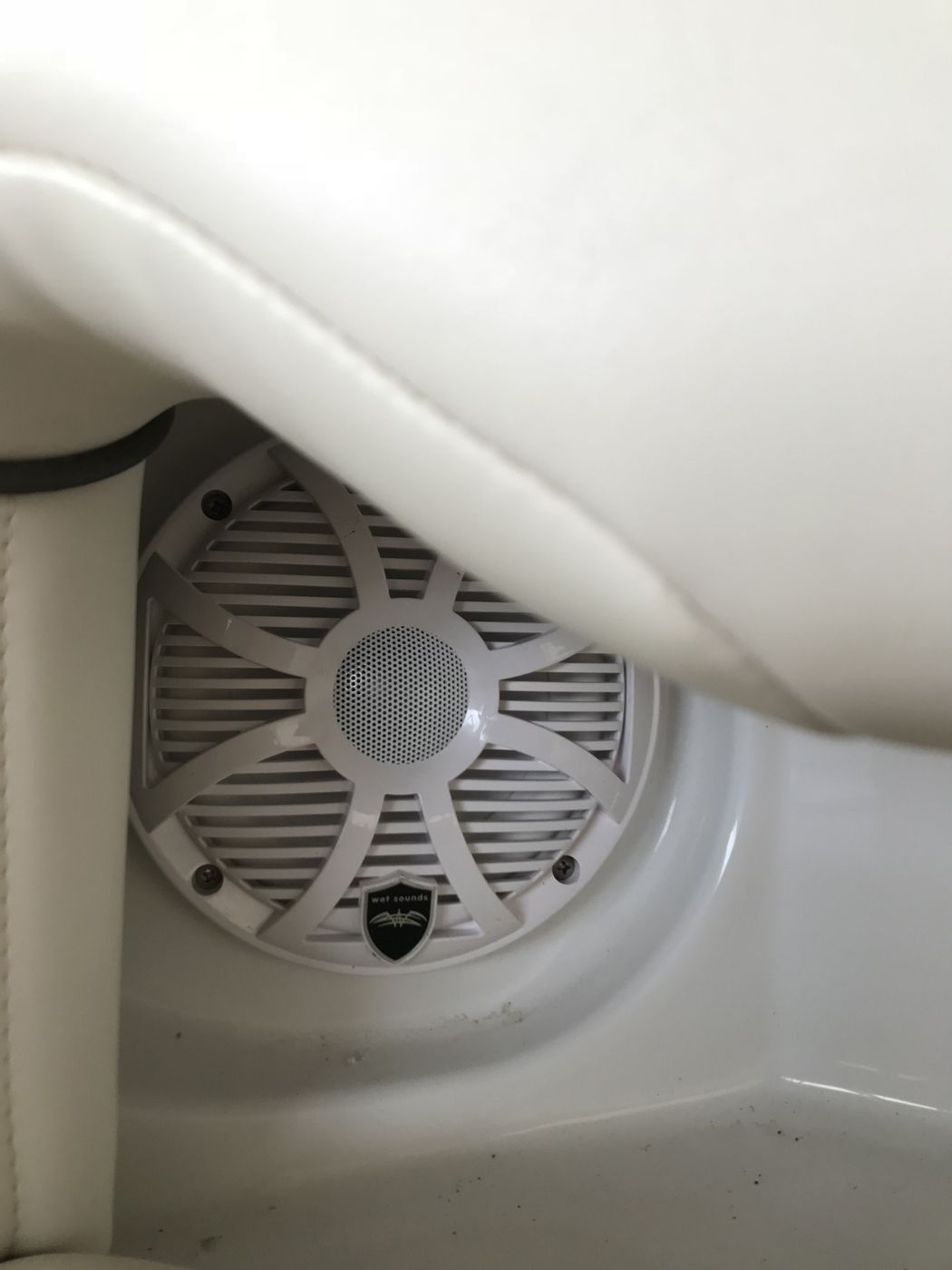 Wet Sounds System Sea Ray SLX