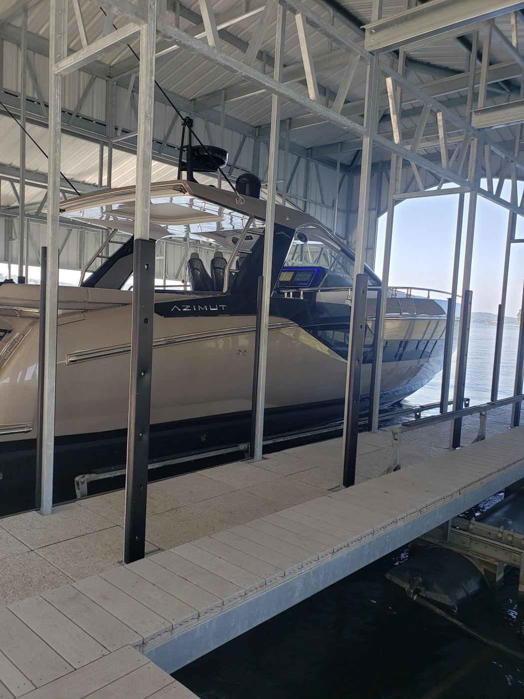 47 Azimut Boat Lift