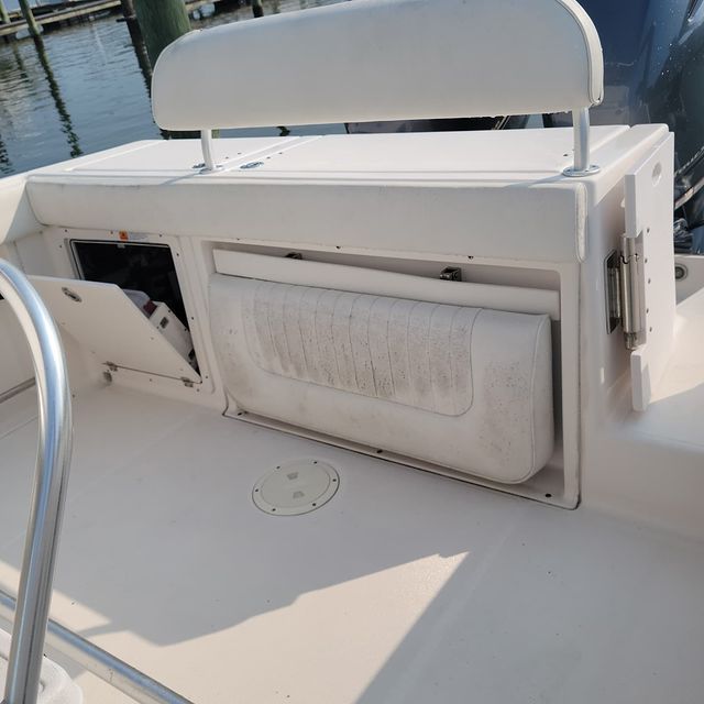 2018 Robalo 26 Heavy Oxidation