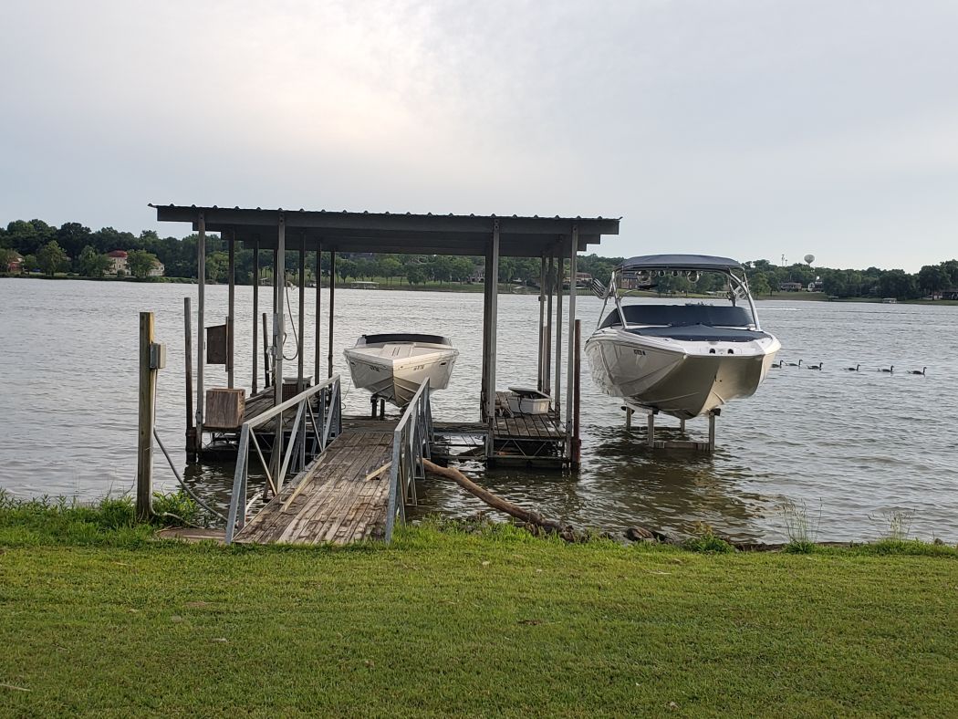 Vertical Hydraulic Shallow Water Lifts