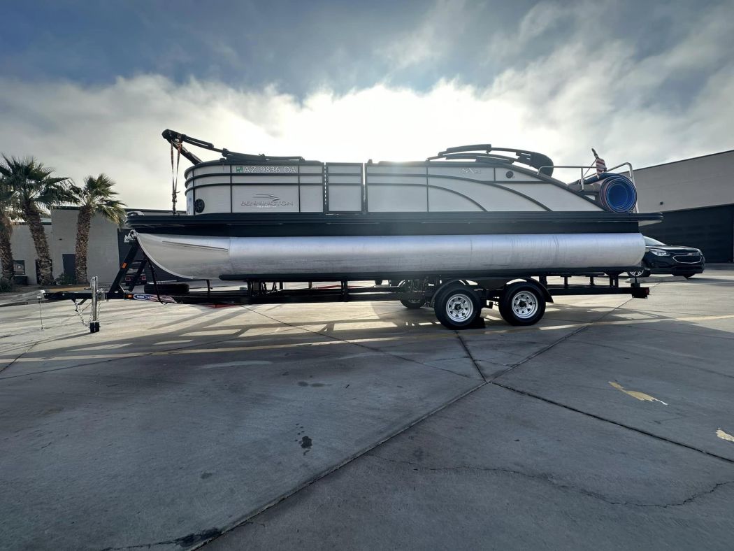 Pontoon Detailing Lake Havasu