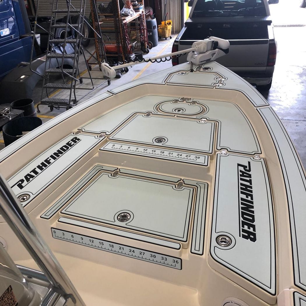 Pathfinder 2400 Center Console SeaDek