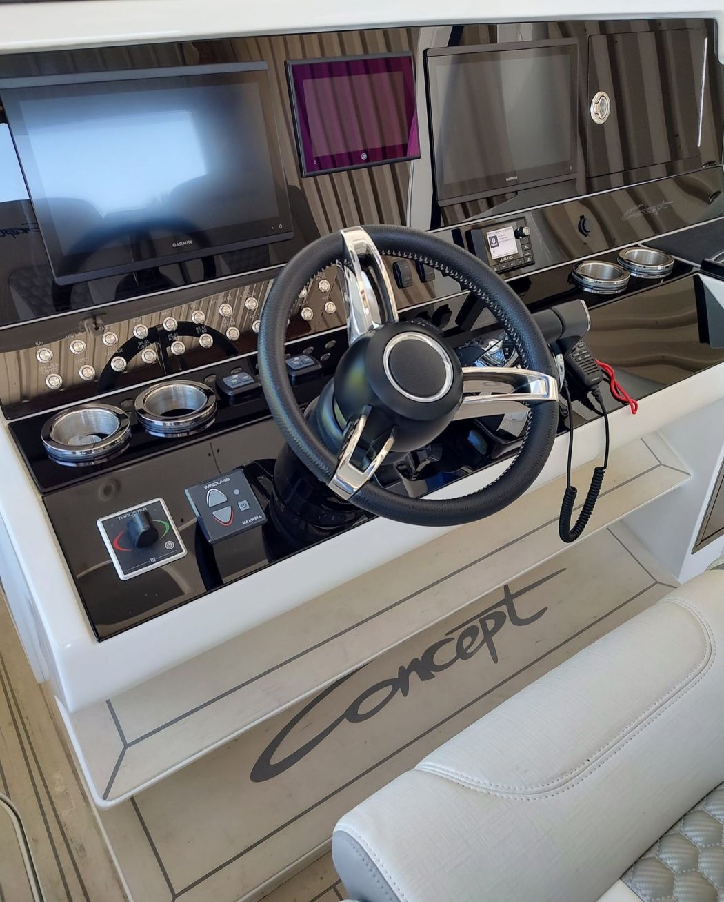 Concept 4400 Boat Detailing