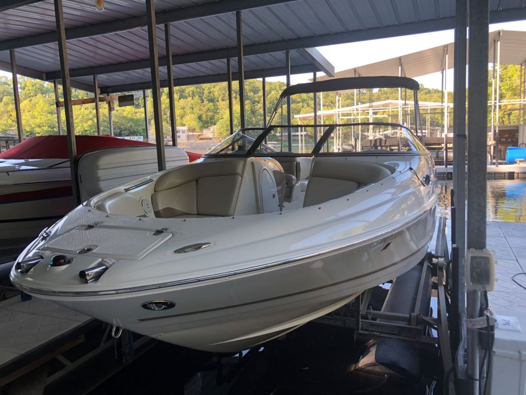 2002 2400 Rinker BR Received A Surpass 5 Year SiO2 Ceramic Coating