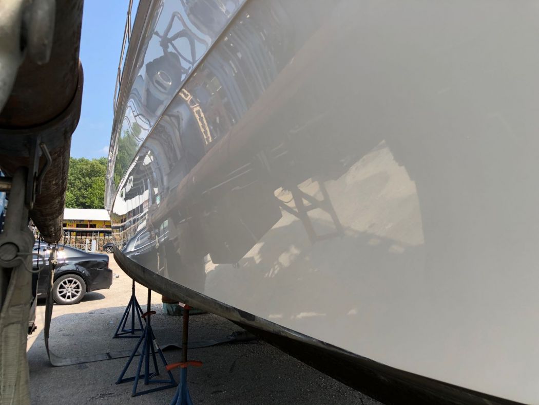 1997 SeaRay 400 EC Received A Surpass 5 Year SiO2 Ceramic Coating