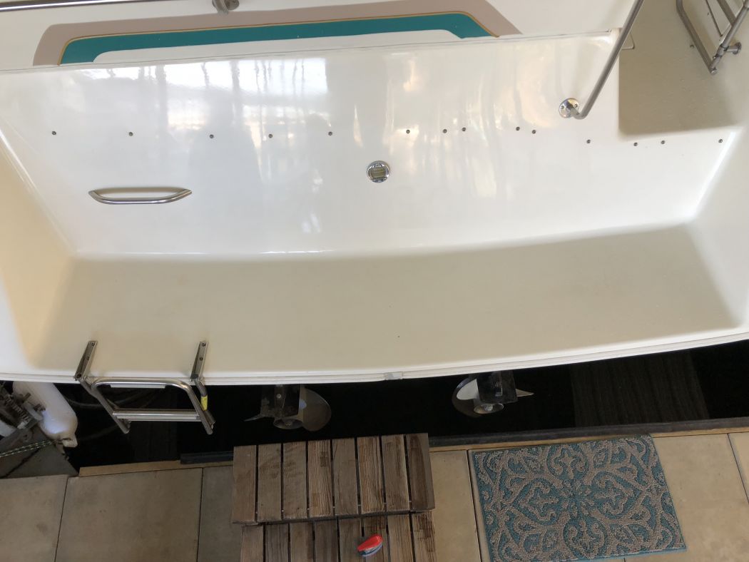 96 Rinker AquaTraction
