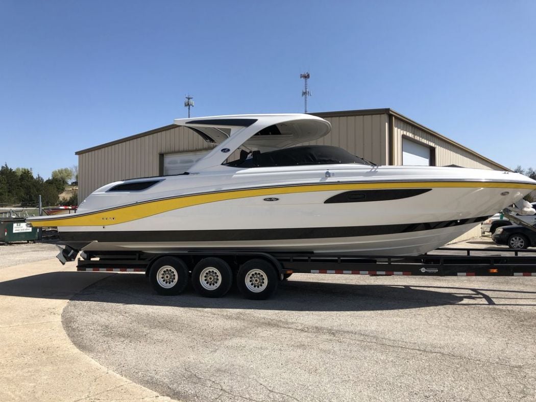 2018 Sea Ray 350 SLX Paint