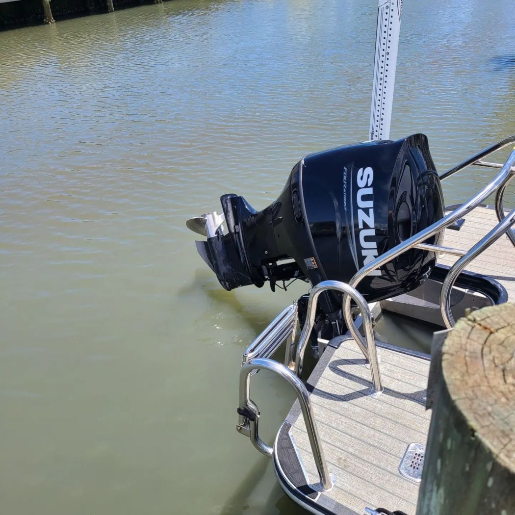 Outboard Motor Mechanic