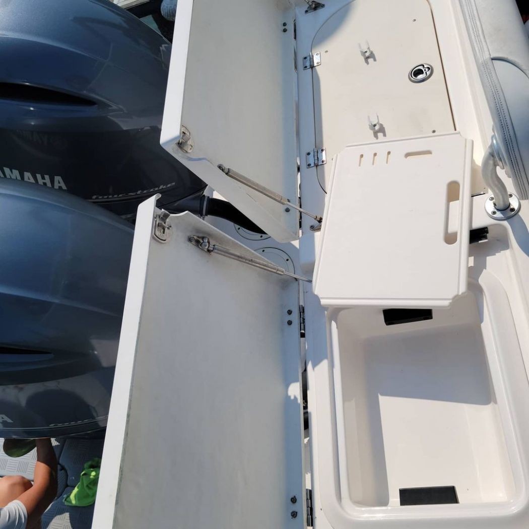 2018 Robalo 26 Heavy Oxidation