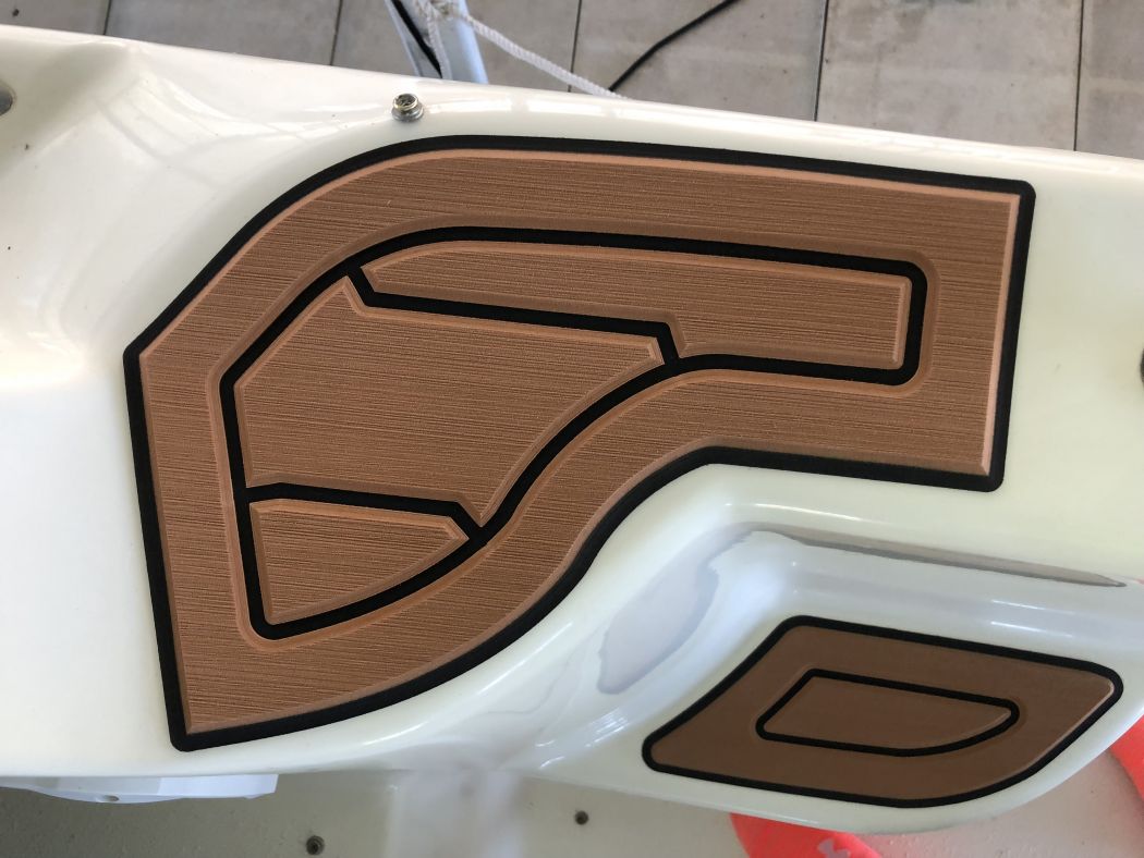 96 Rinker AquaTraction
