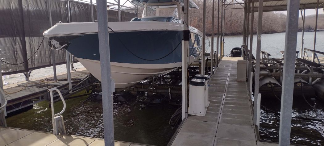 Fountain Center Console Boat Lift