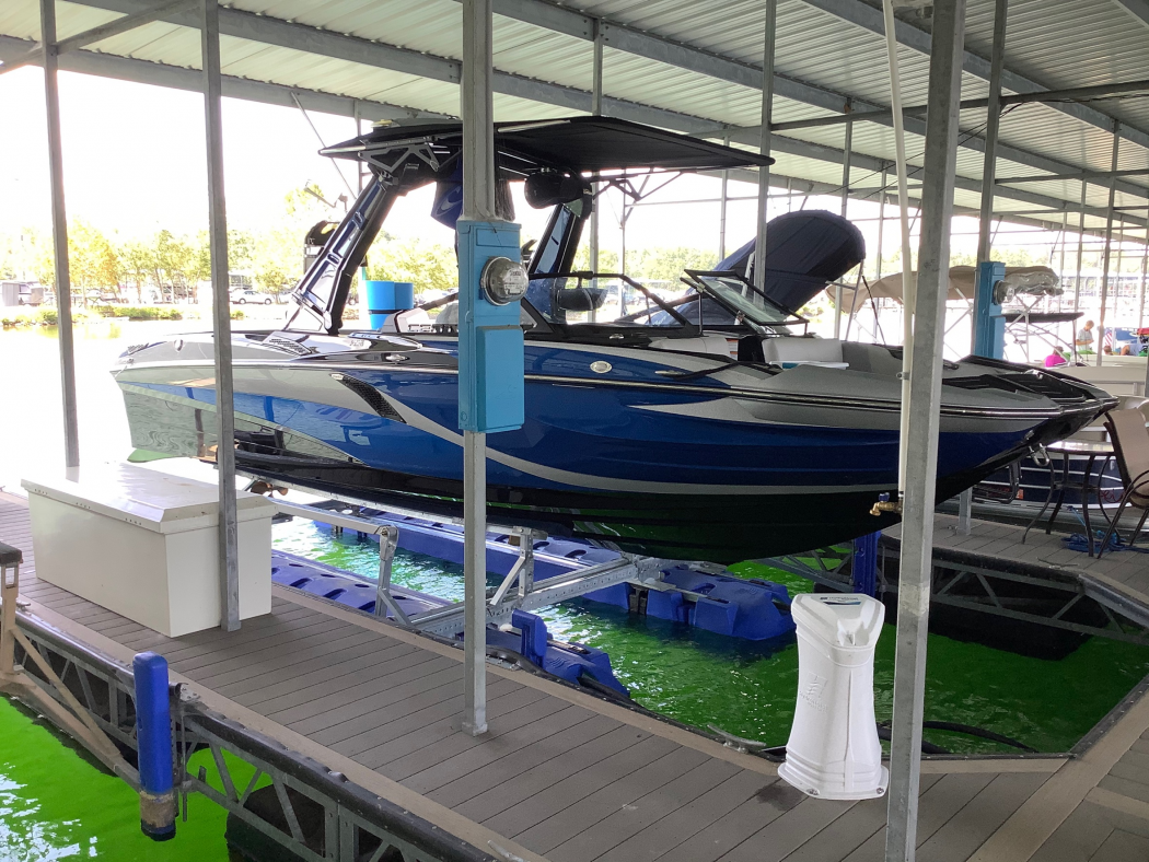 Wakeboard Boat Lift