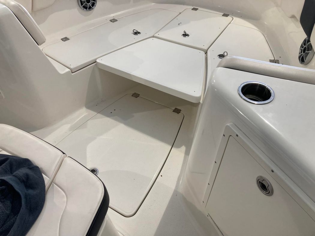 Robolo Center Console SeaDek Flooring