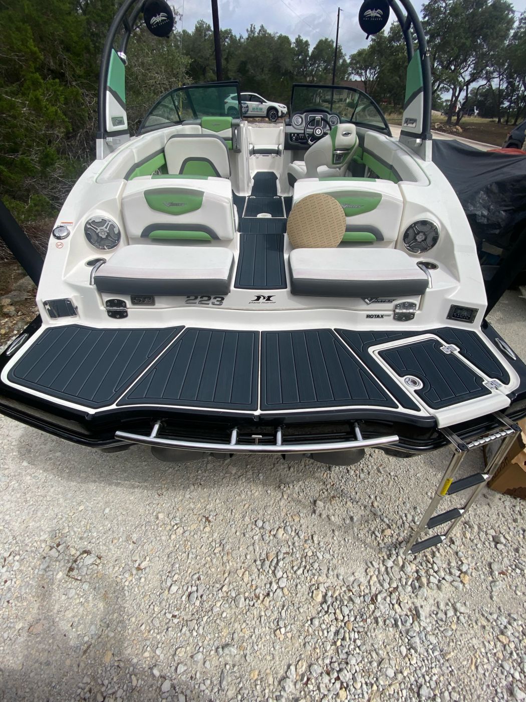 Chaparral 223 VRX SeaDek Installation