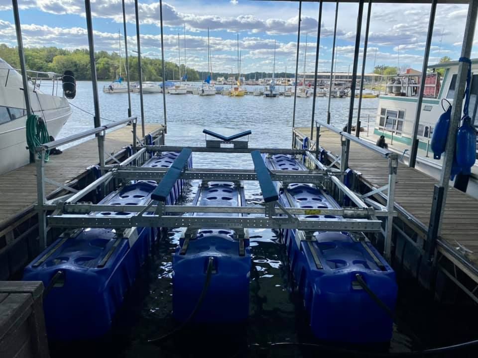 Clinton Lake HydroHoist Boat Lift