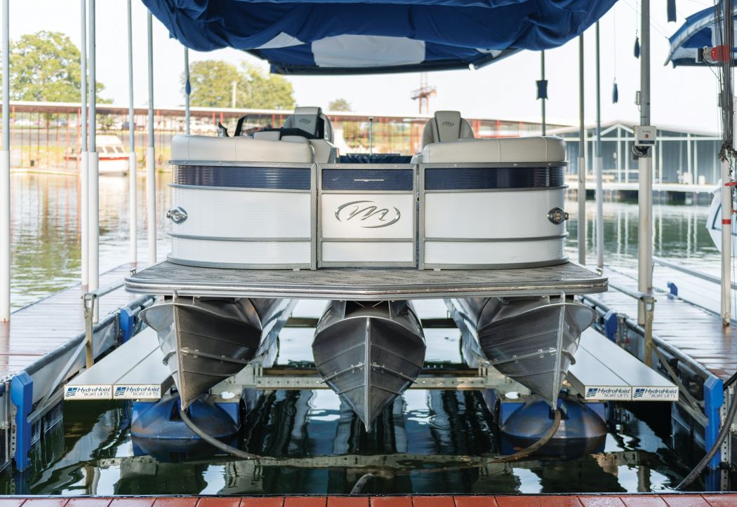 Pontoon and Tritoon Boat Lift