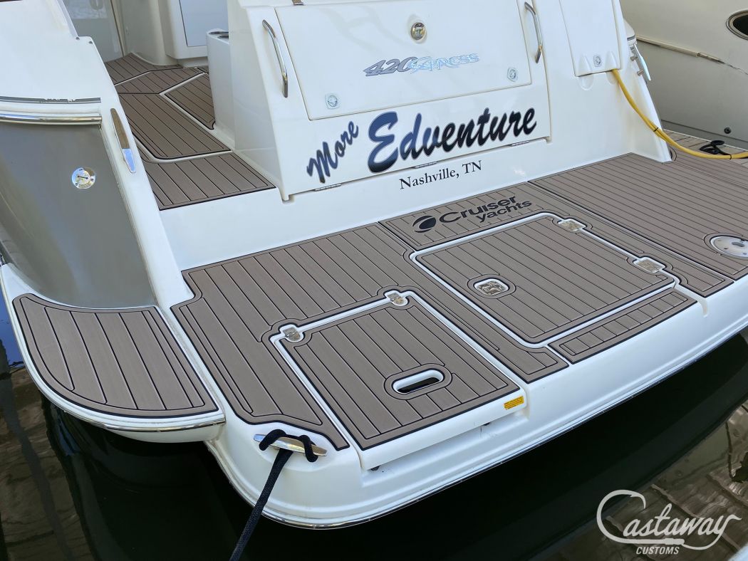 Cruiser Yachts 420 Express SeaDek