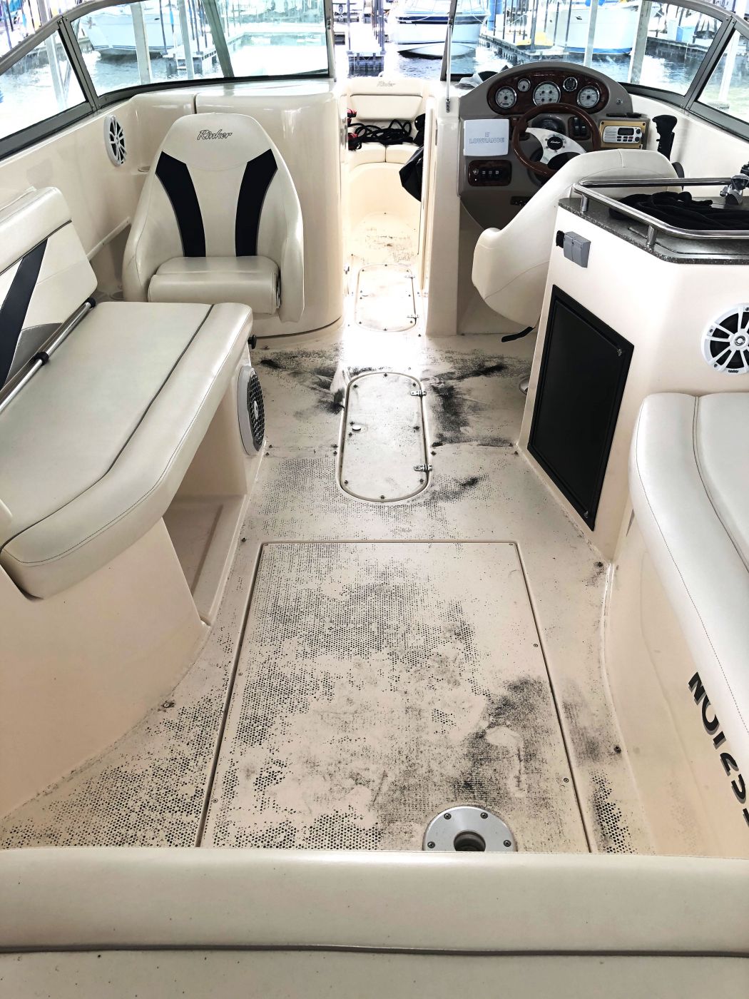 2004 Rinker Captiva 282 AquaTraction