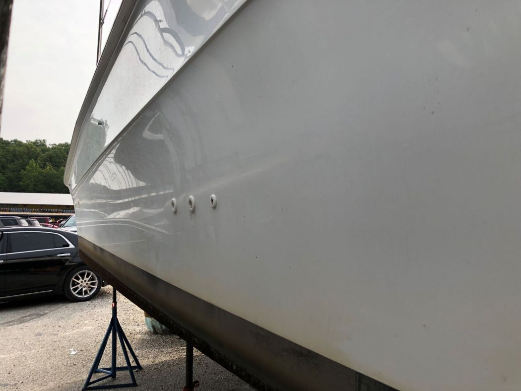 1997 SeaRay 400 EC Received A Surpass 5 Year SiO2 Ceramic Coating