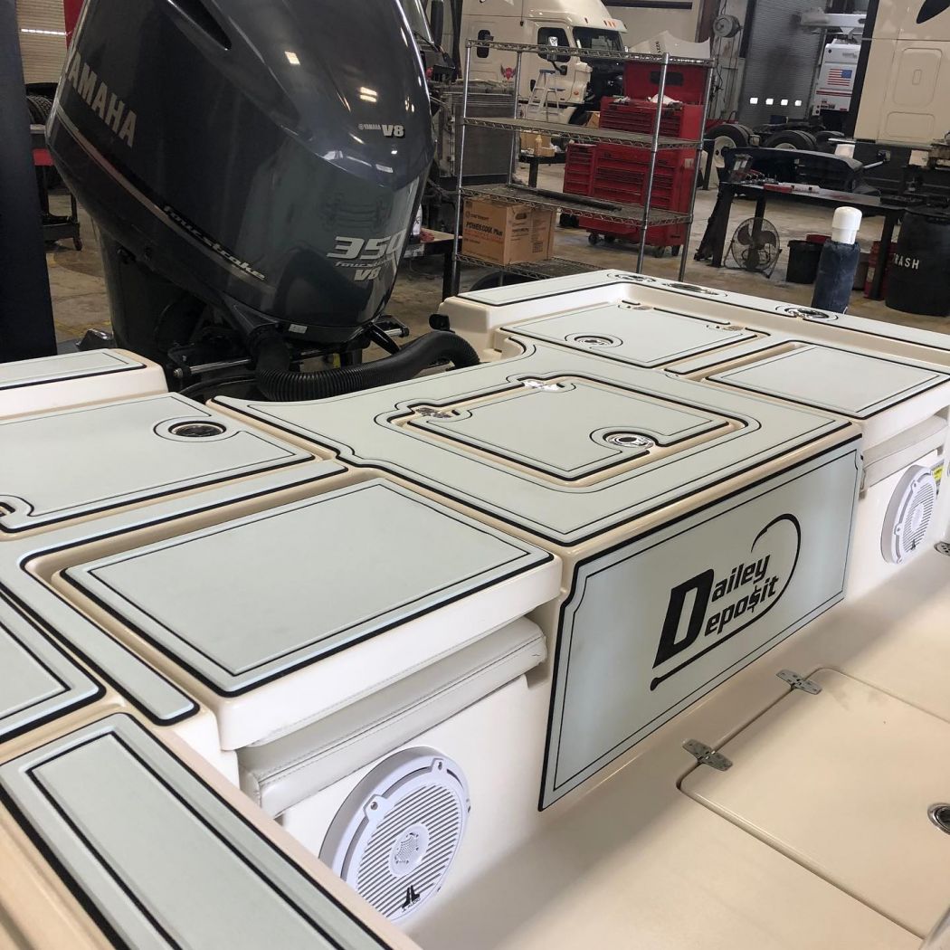 Pathfinder 2400 Center Console SeaDek