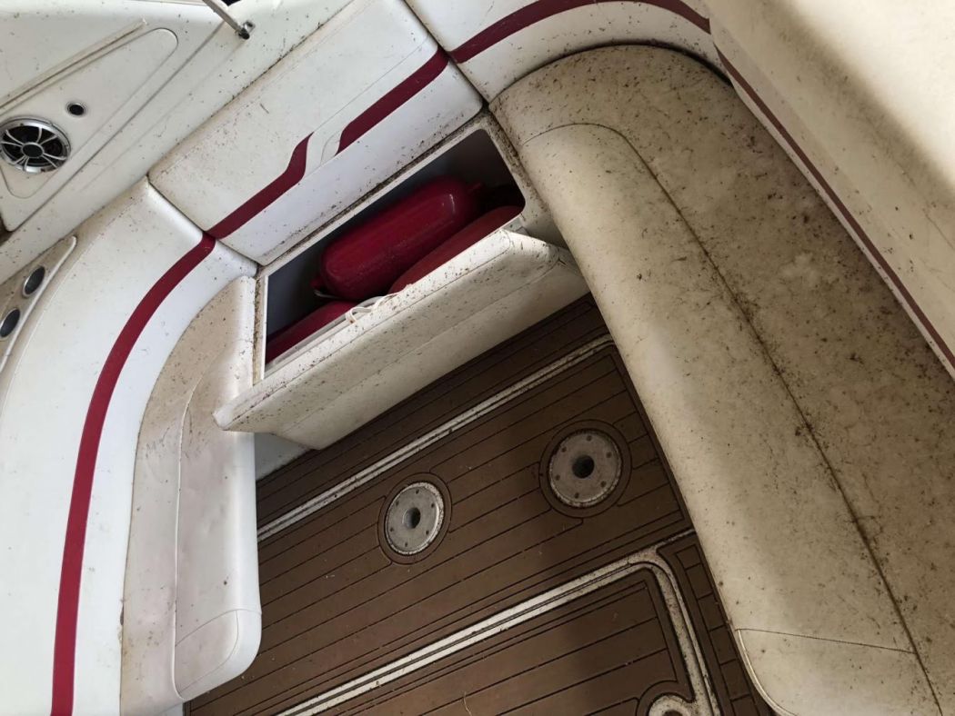 Formula 330SS Boat Detailing