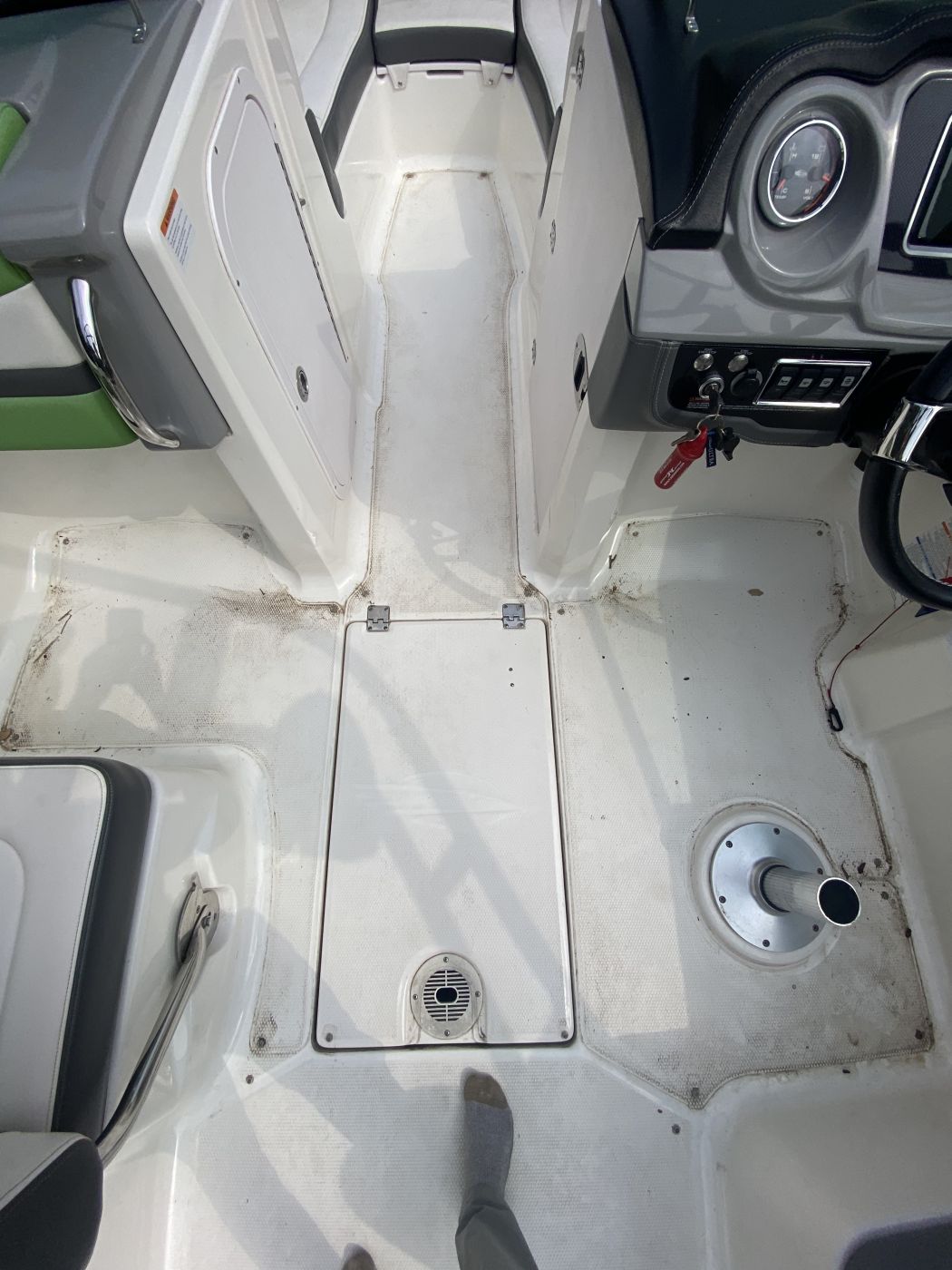Chaparral 223 VRX SeaDek Installation